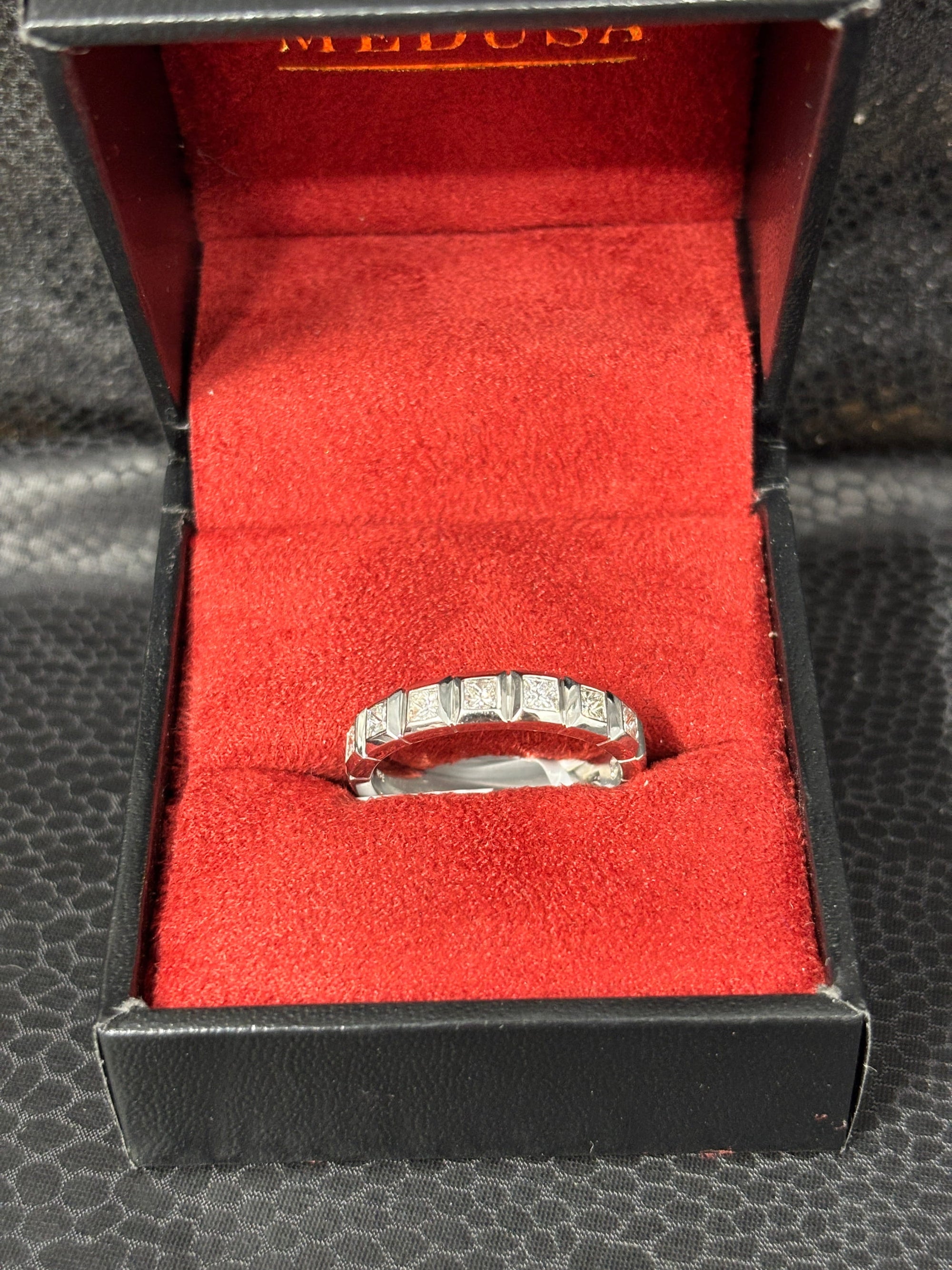 Bijoux Liquidation | Neuf Bague Semi Eternity Square (CBE12)