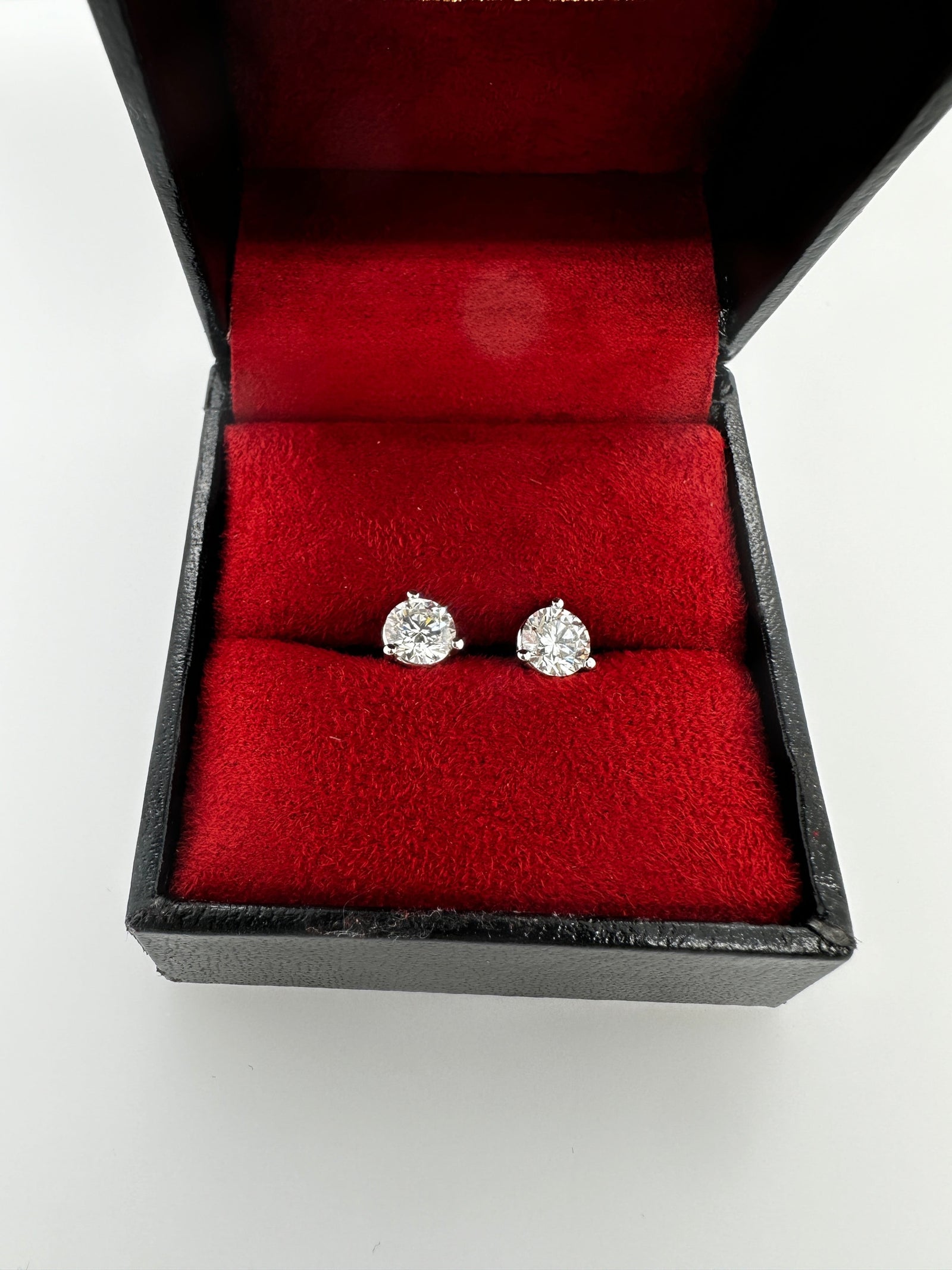 Diamond earring 90pt + 90pt 