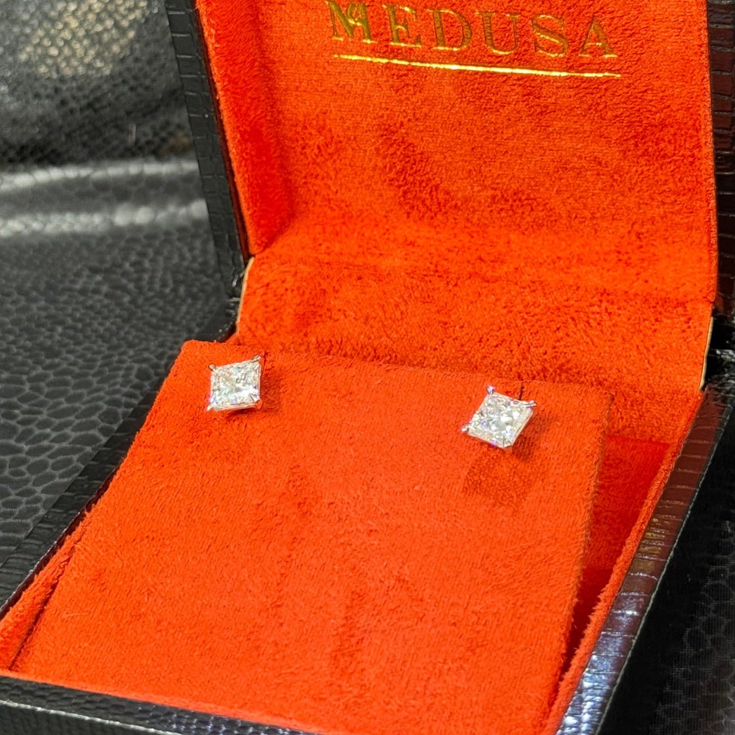 Bijoux Liquidation | Neuf Studs Square 3.07Ct LAB or blanc (CB57)